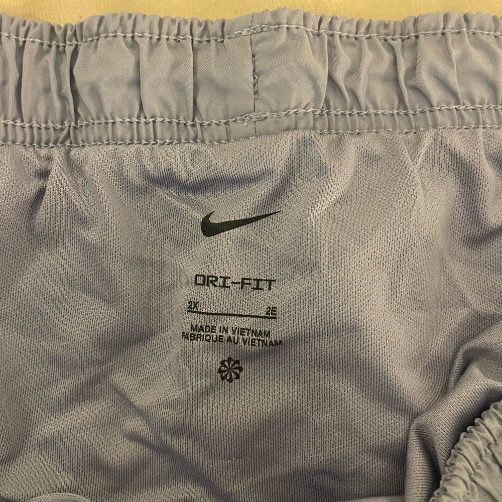 Nike Dri-FIT Gray Shorts - Picture 2 of 2